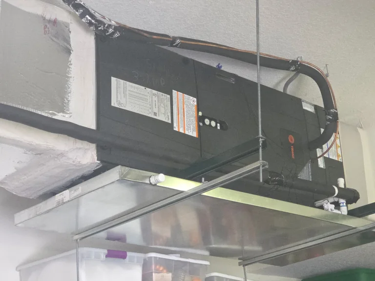 Horizontally installed indoor heating and air-conditioning system